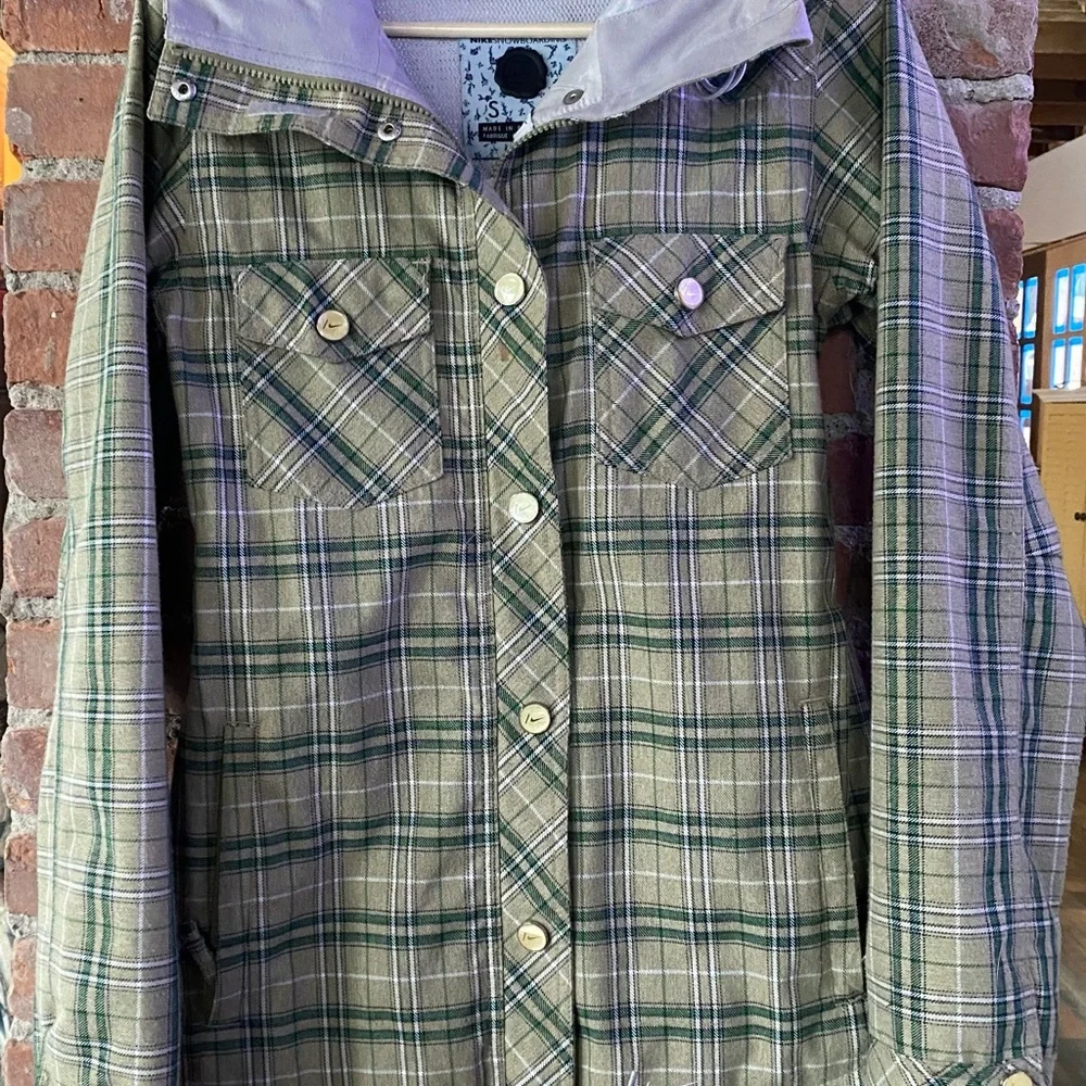 EUC NIKE SNOWBOARDING Plaid Hooded Jacket with Button/zipper closure, many pkts - Picture 3 of 10